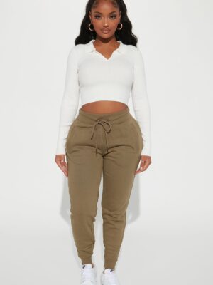 Pants with an oversized