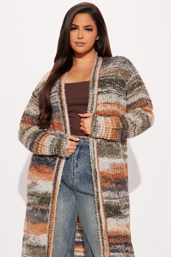 Cardigan in 49% acrylic