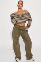 Pullover with a cropped