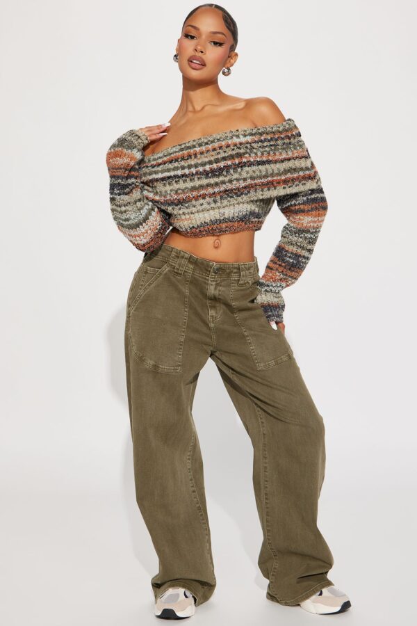 Pullover with a cropped