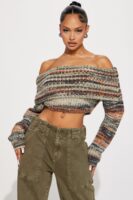Pullover with a cropped