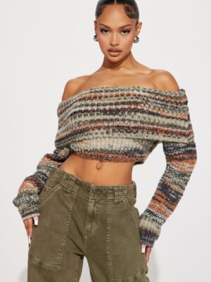 Pullover with a cropped