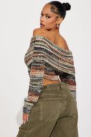 Pullover with a cropped