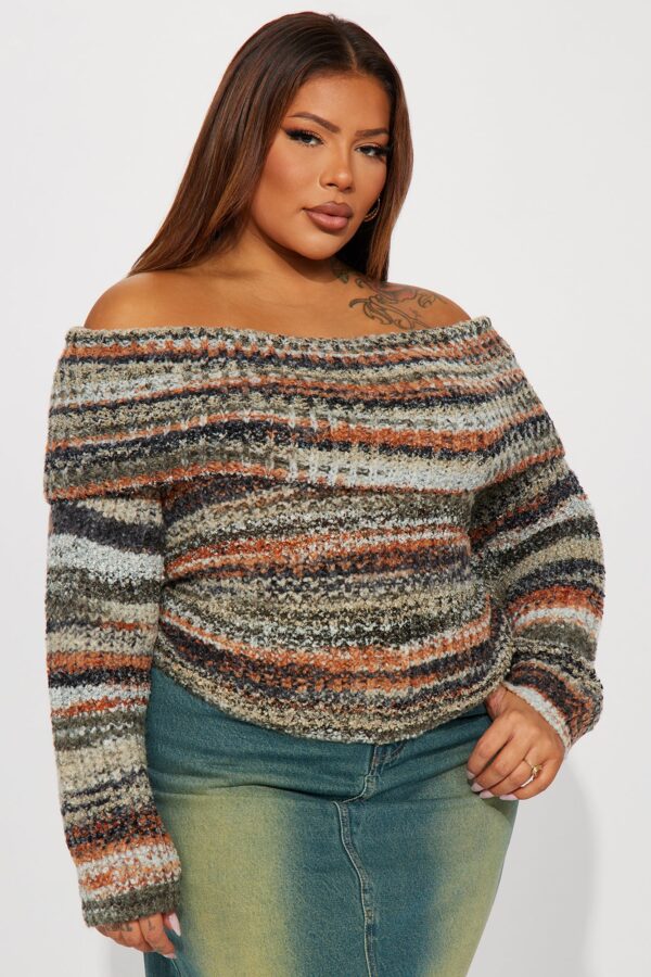 Pullover with a cropped