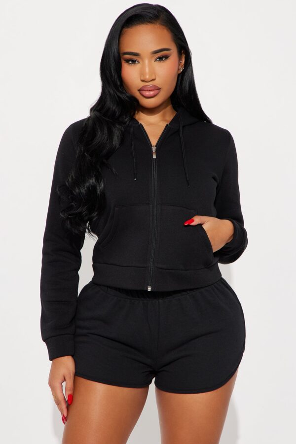 Hoodie in Black 100% polyester