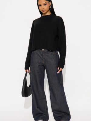 Mock-Neck Pullover in Black