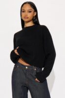 Mock-Neck Pullover in Black