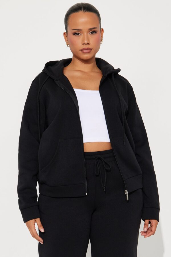 Hoodie in Black 100% polyester