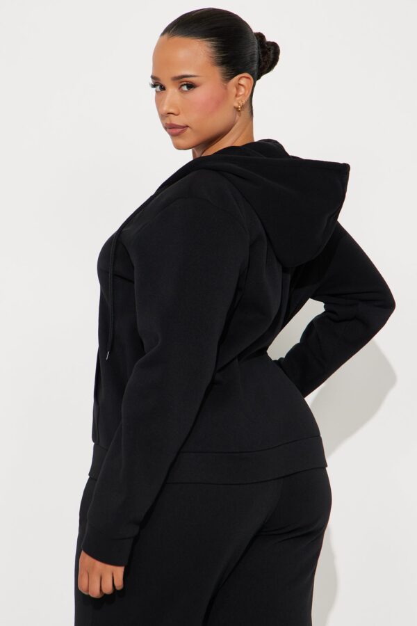 Hoodie in Black 100% polyester