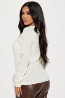 Pullover in Ivory 100% acrylic