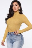 Pullover in Mustard