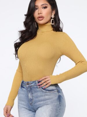 Pullover in Mustard