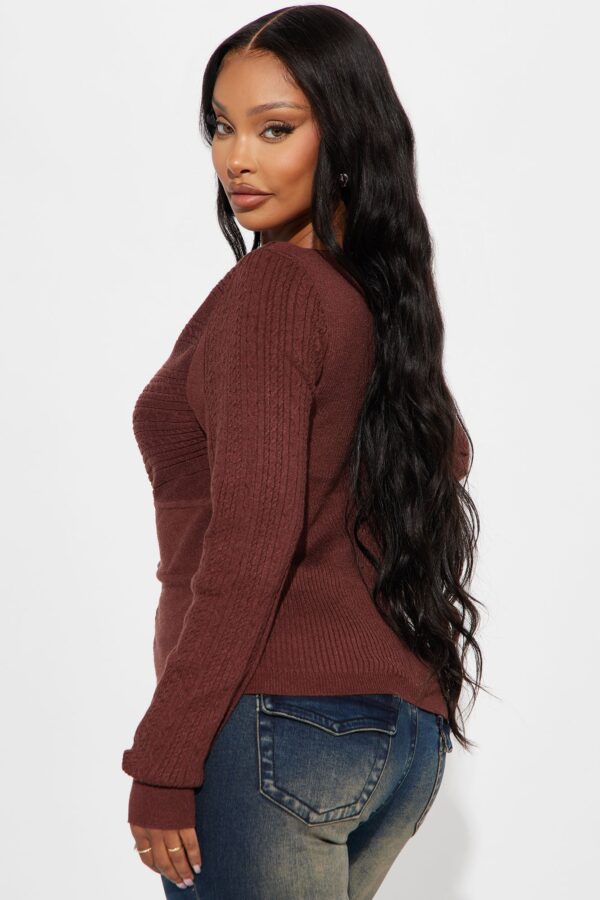 Pullover with a ribbed knit