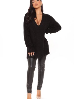 Sweater in Black 64% acrylic