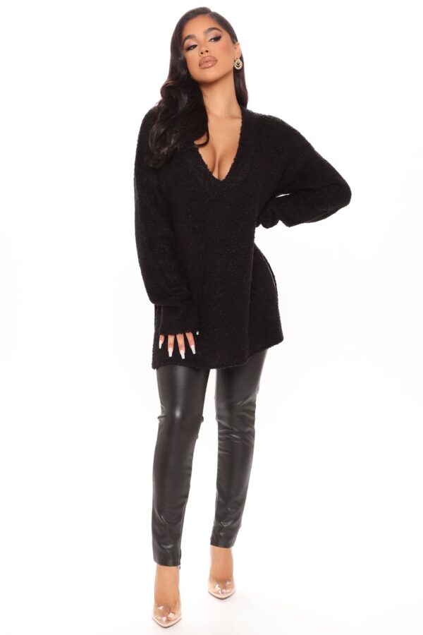 Sweater in Black 64% acrylic