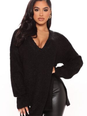 Sweater in Black 64% acrylic