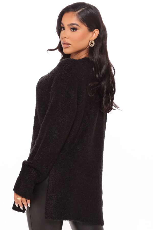 Sweater in Black 64% acrylic