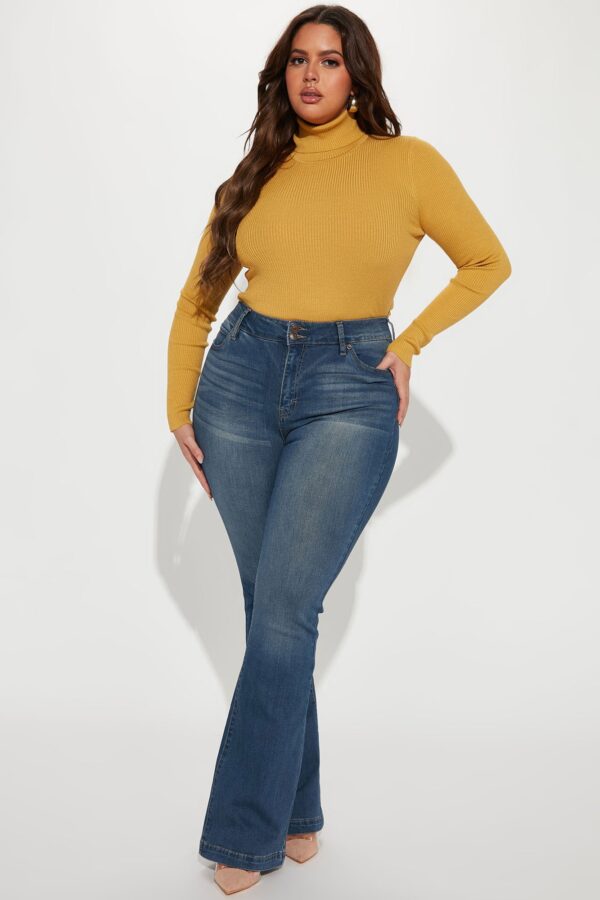 Pullover in Mustard