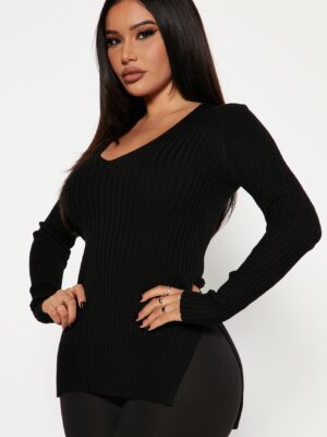 Black Pullover with v-neck