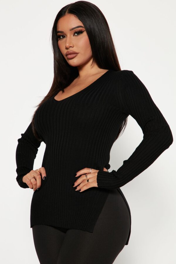 Black Pullover with v-neck