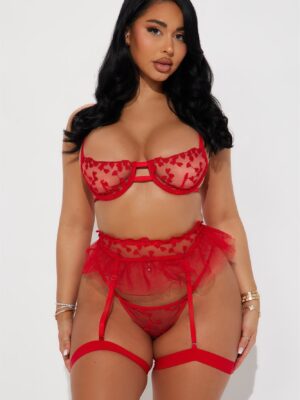 Set with contrast trim