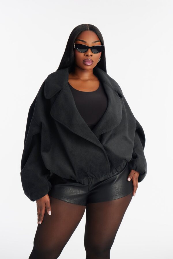 Coat with an oversized