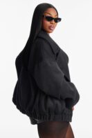 Coat with an oversized