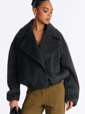 Coat with an oversized