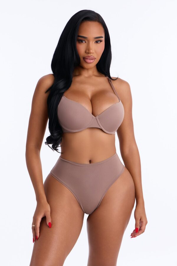Piece in Beige 82% nylon