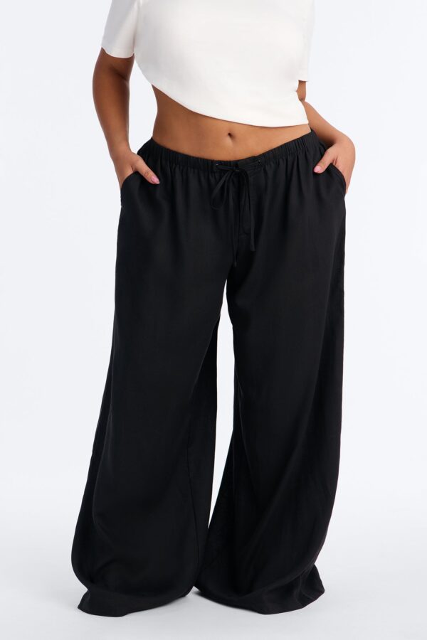 Pants in Black 70% rayon