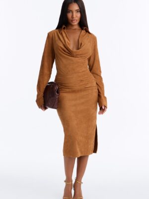 Dress with contrast