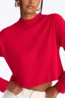 T-shirt with a mock neck