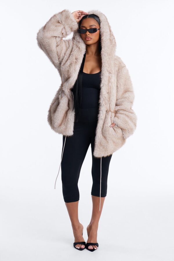 Coat in Beige 100% polyester