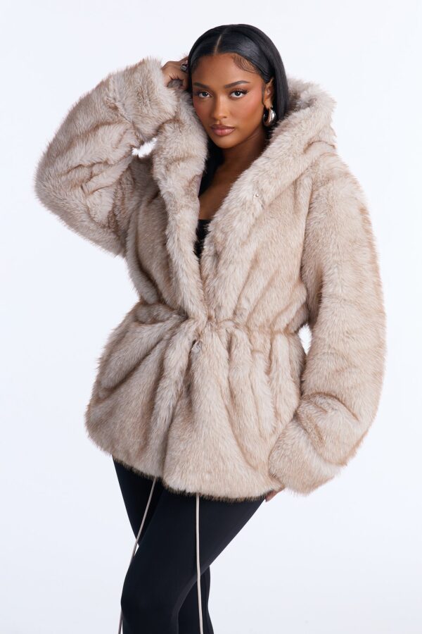 Coat in Beige 100% polyester