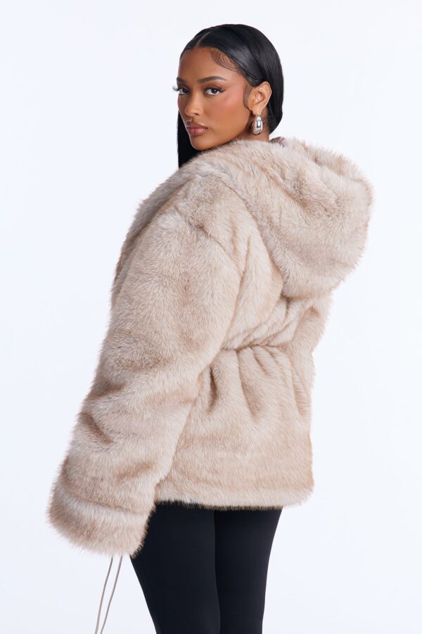 Coat in Beige 100% polyester