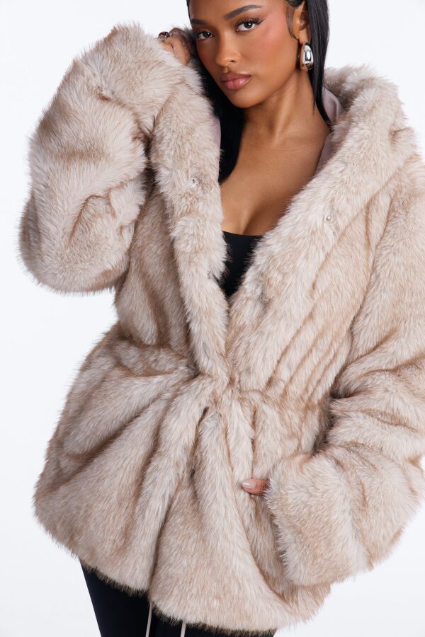 Coat in Beige 100% polyester