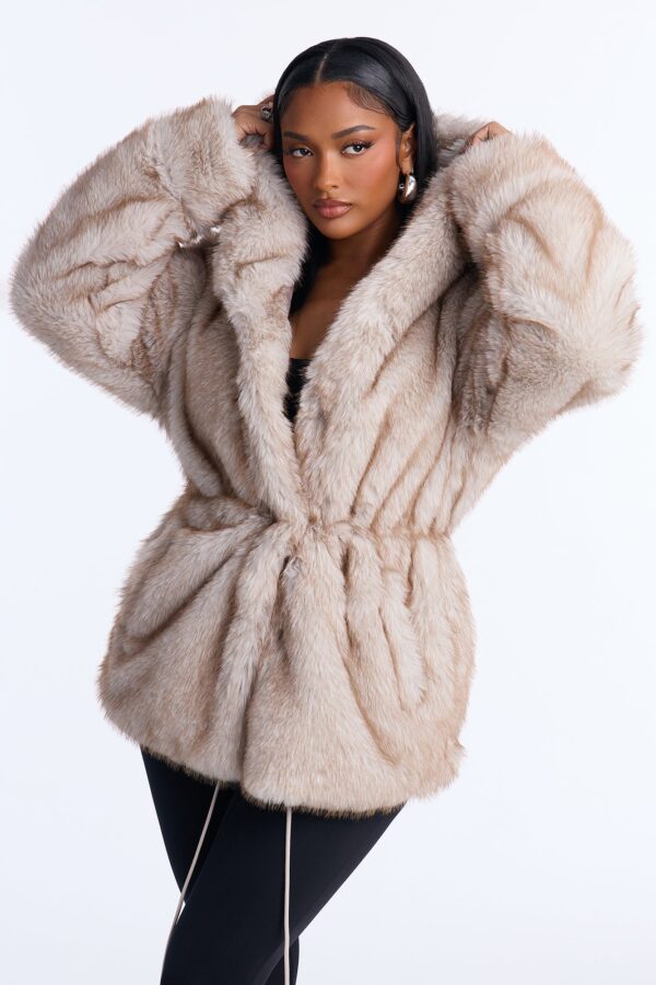 Coat in Beige 100% polyester