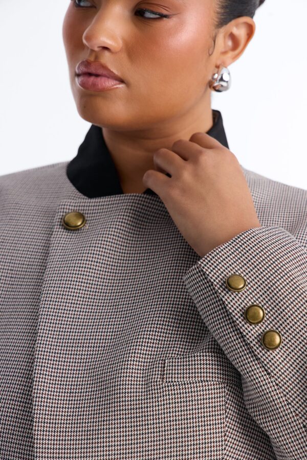 Blazer with contrast trim
