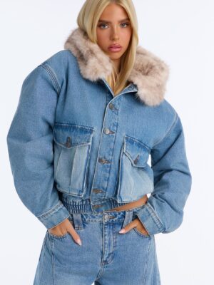 Jacket with a wide leg