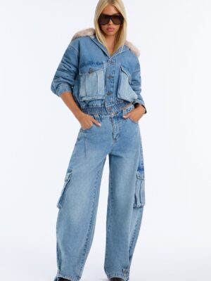 Jacket with a wide leg