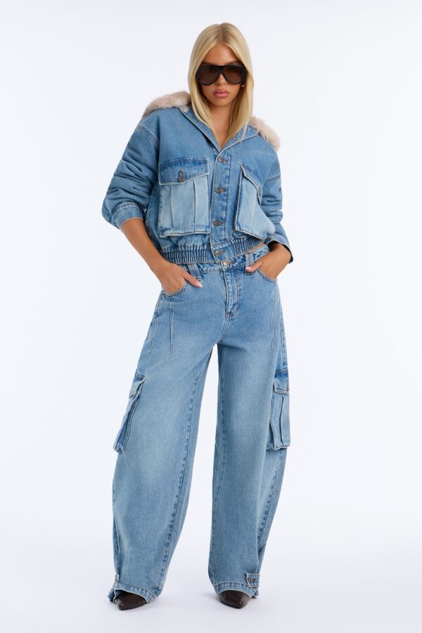 Jacket with a wide leg