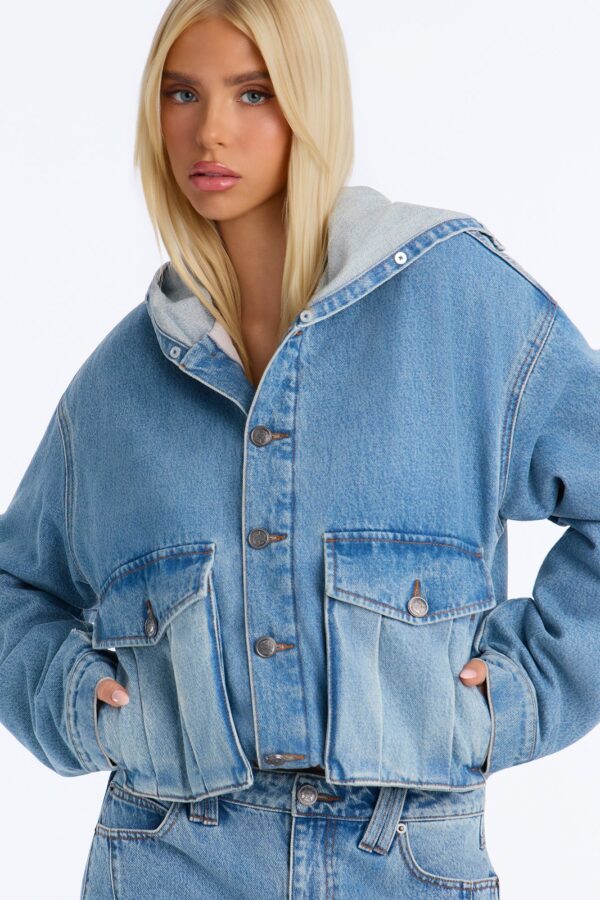 Jacket with a wide leg