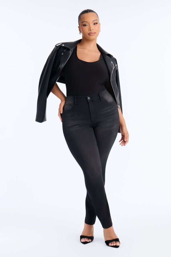 Pants in Black 66% cotton