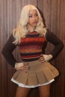 Pullover with cropped