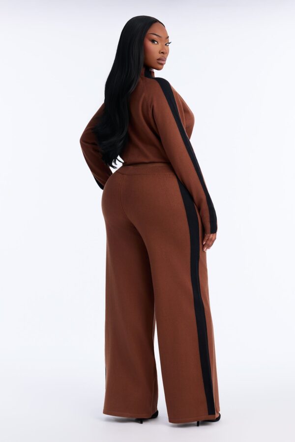 Turtleneck Sweater in Chocolate