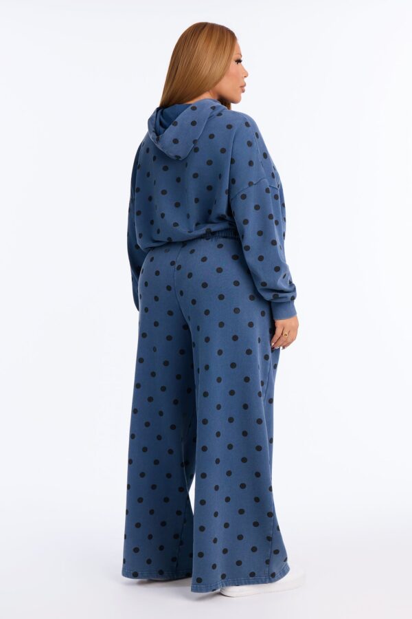 Hoodie in Navy 60% cotton