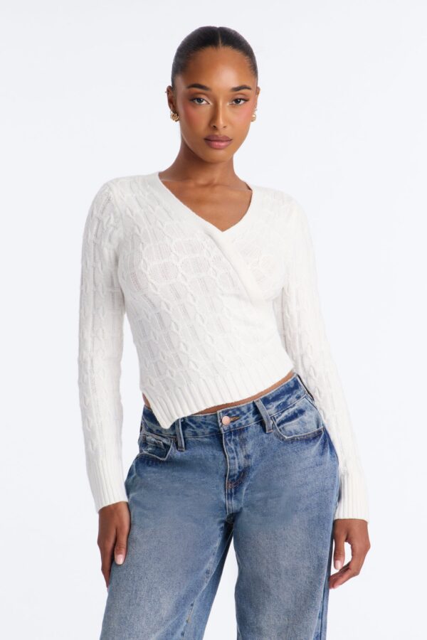 Ivory Pullover with v-neck