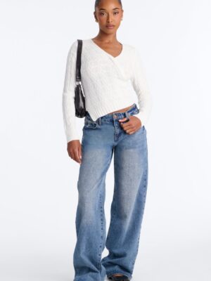 Ivory Pullover with v-neck
