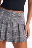 Piece with a pleated