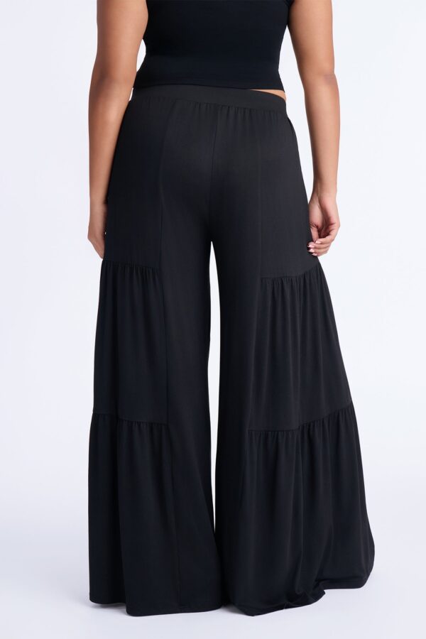 Pants in Black 95% polyester and 5% spandex